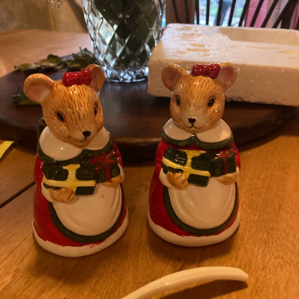 QVC network Holiday Mouse Ceramic Tea Set - Picture 8 of 14